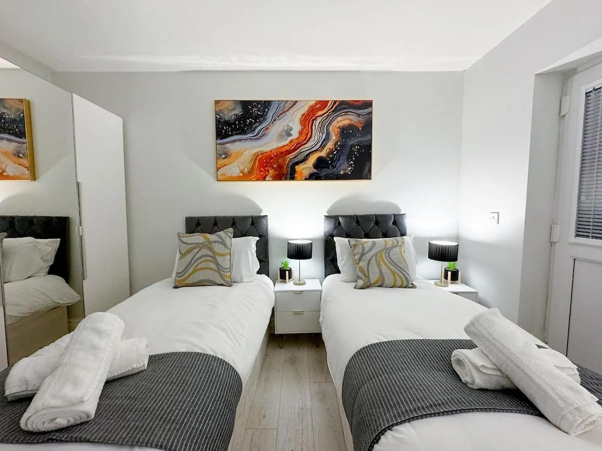 Apartment City Centre Charming 2-Bed Flat With Garden Cardiff