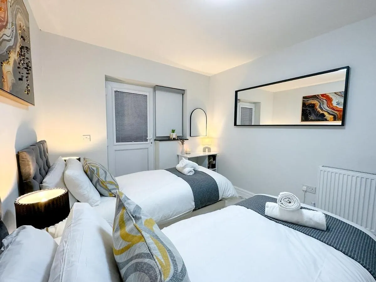 Apartment City Centre Charming 2-Bed Flat With Garden Cardiff