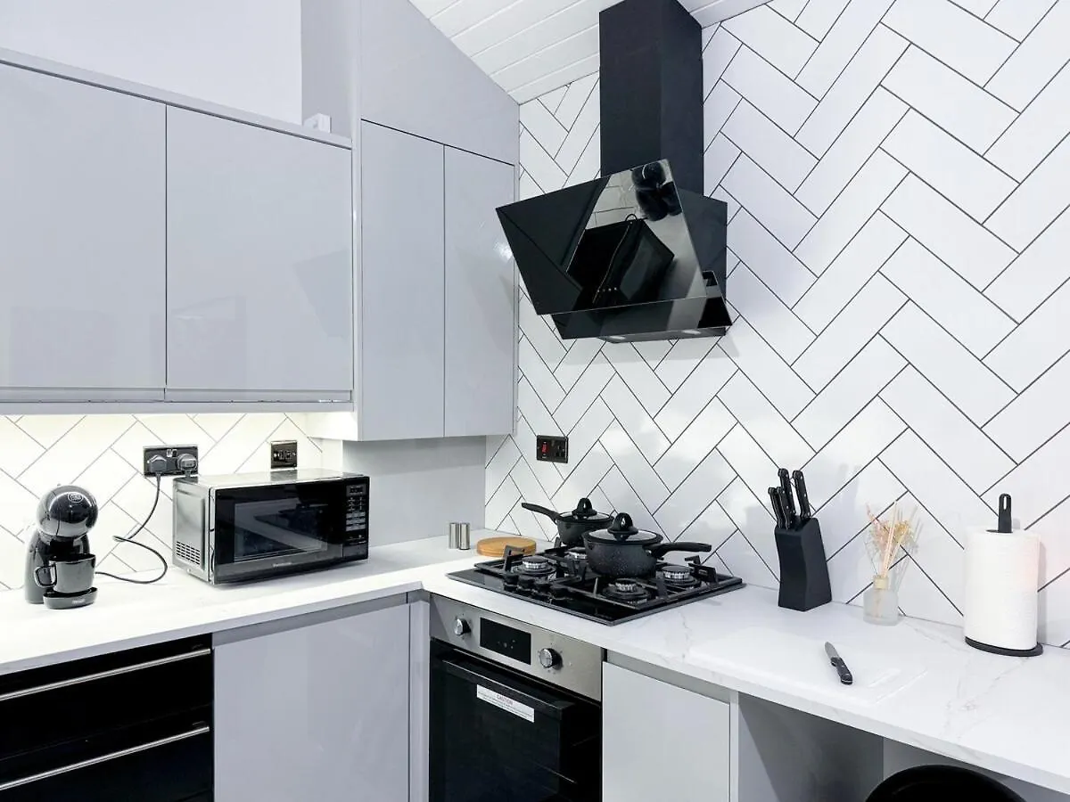 Apartment City Centre Charming 2-Bed Flat With Garden Cardiff