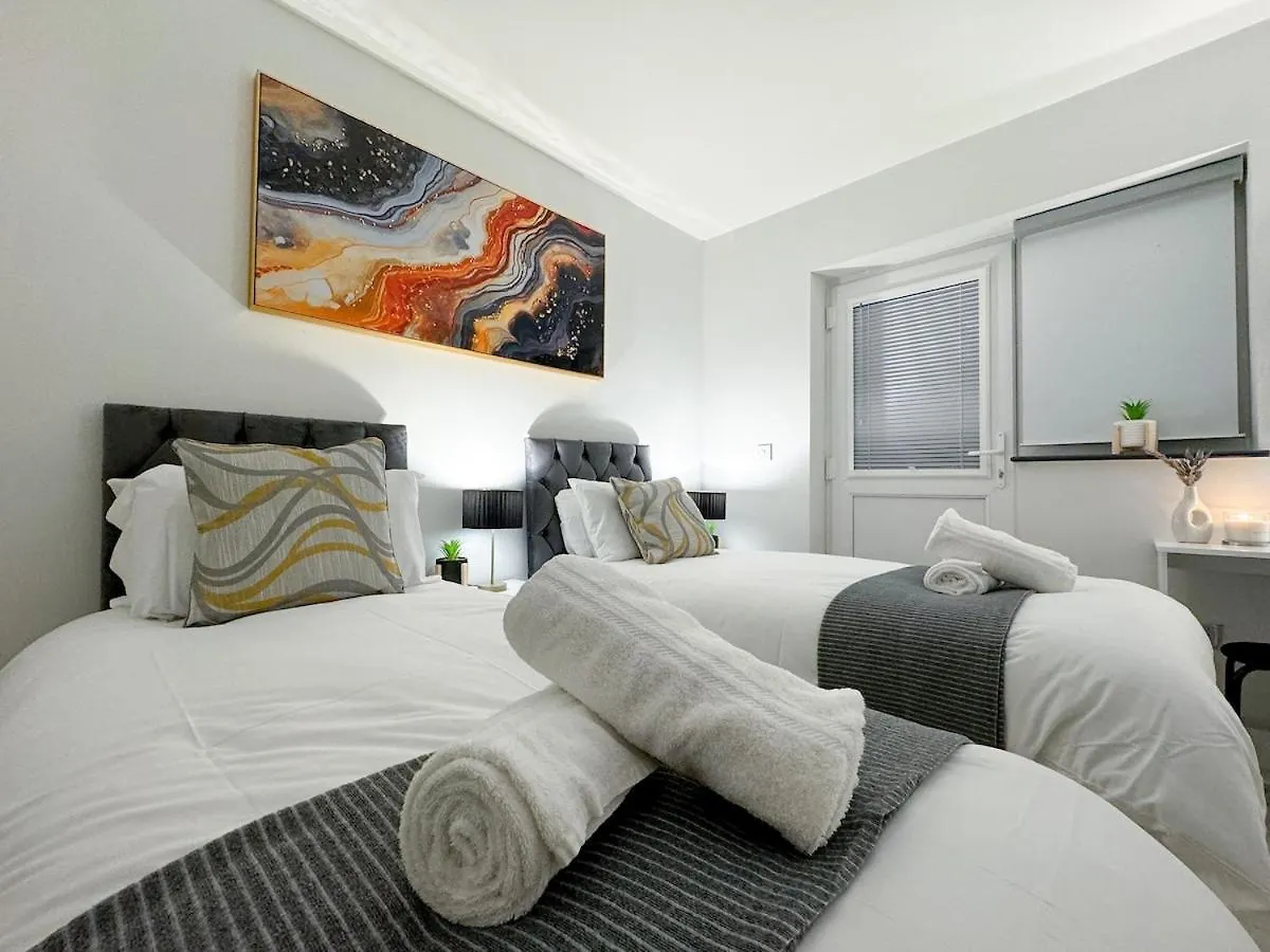 City Centre Charming 2-Bed Flat With Garden Cardiff Apartment