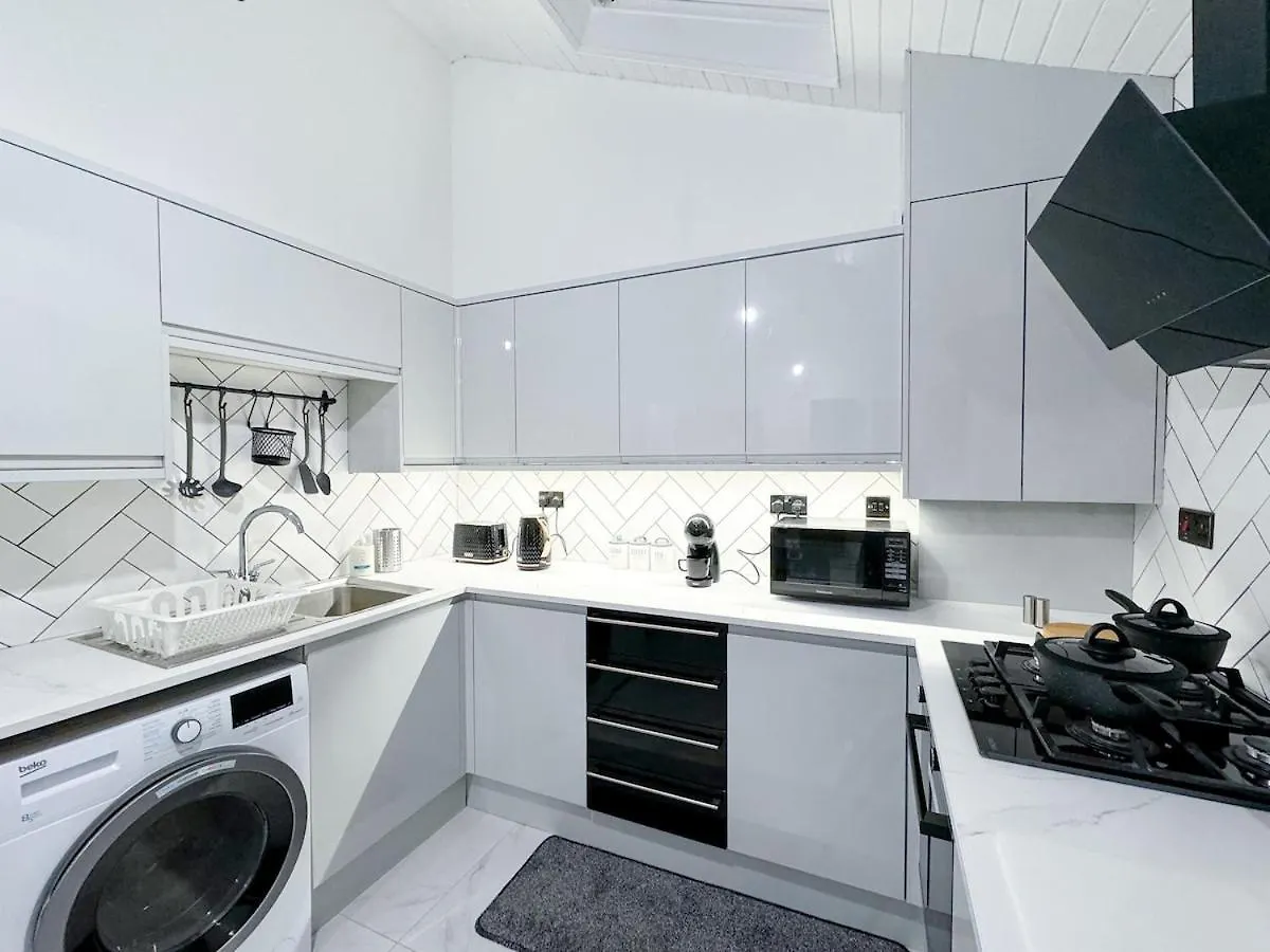 Apartment City Centre Charming 2-Bed Flat With Garden Cardiff