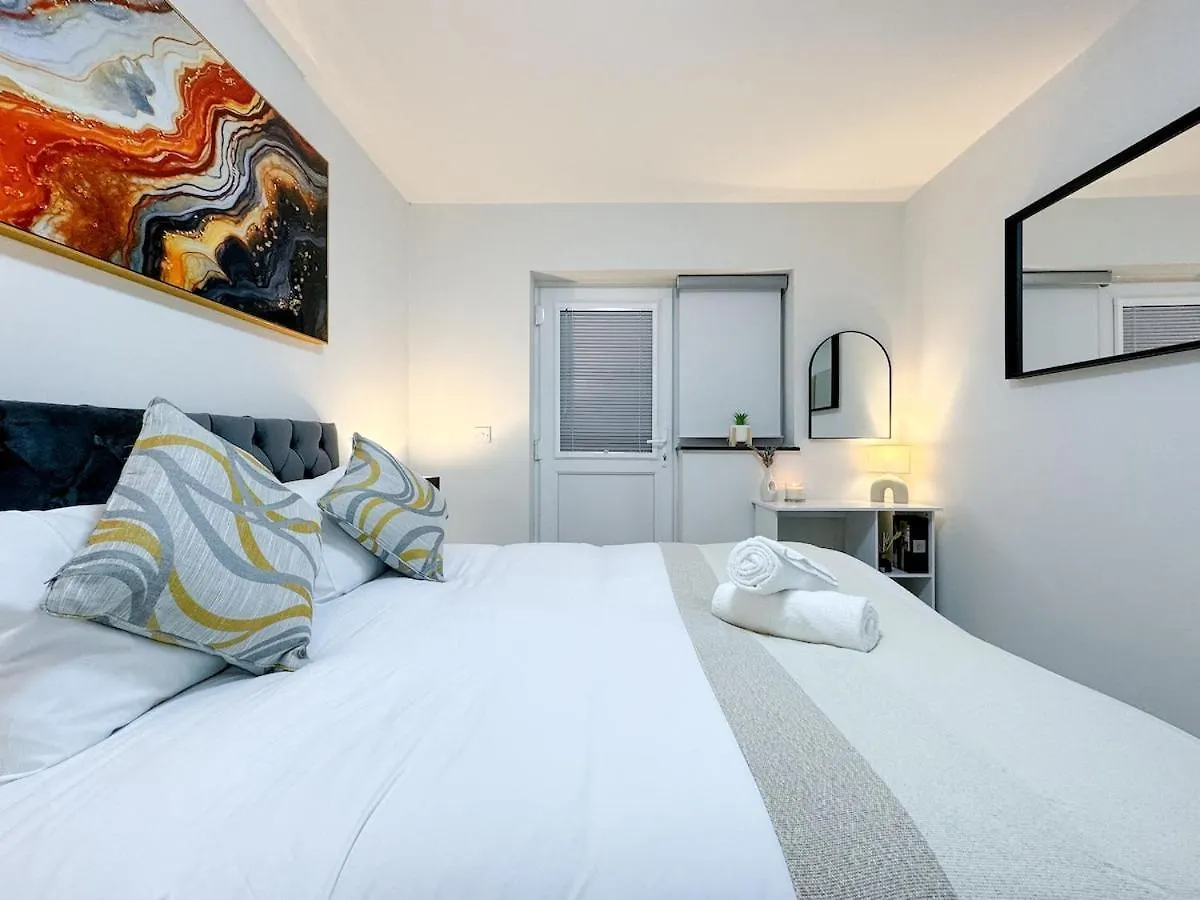 City Centre Charming 2-Bed Flat With Garden Cardiff 0*,  United Kingdom