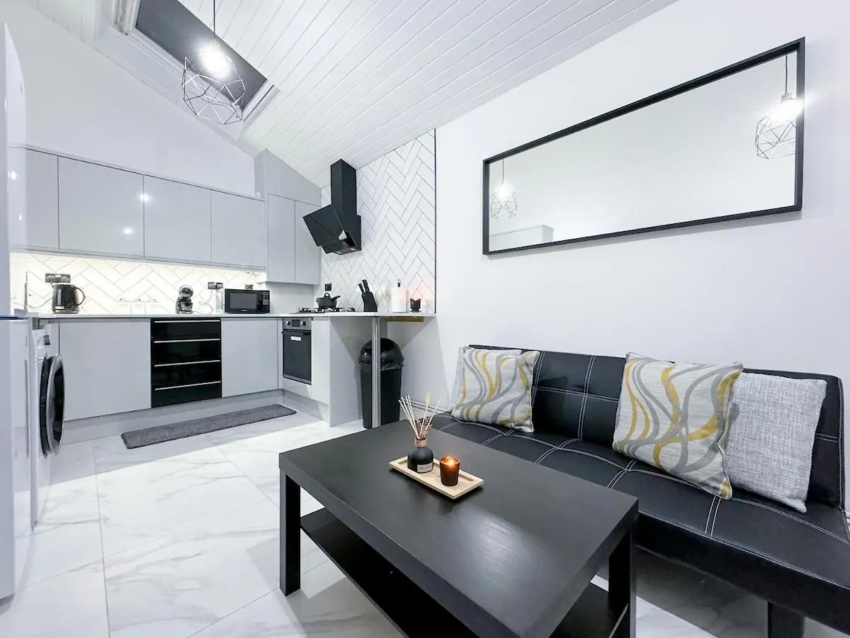 City Centre Charming 2-Bed Flat With Garden Cardiff 0*,  United Kingdom