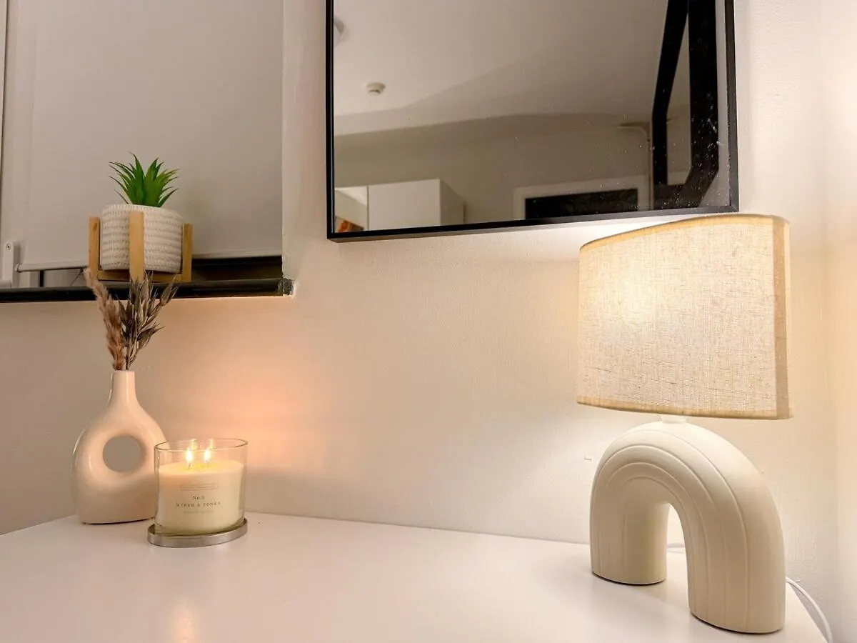 City Centre Charming 2-Bed Flat With Garden Cardiff Apartment