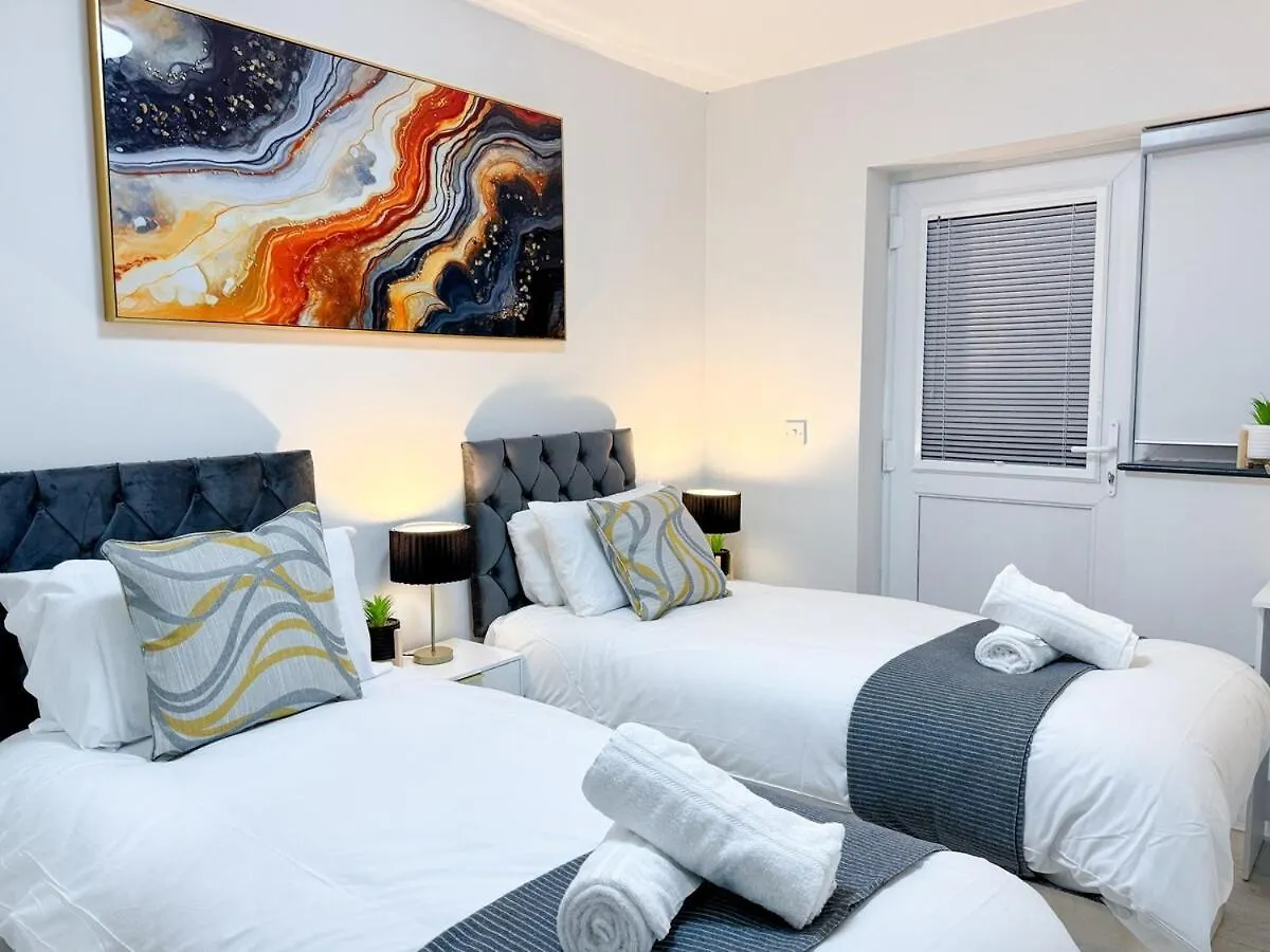 City Centre Charming 2-Bed Flat With Garden Cardiff Apartment