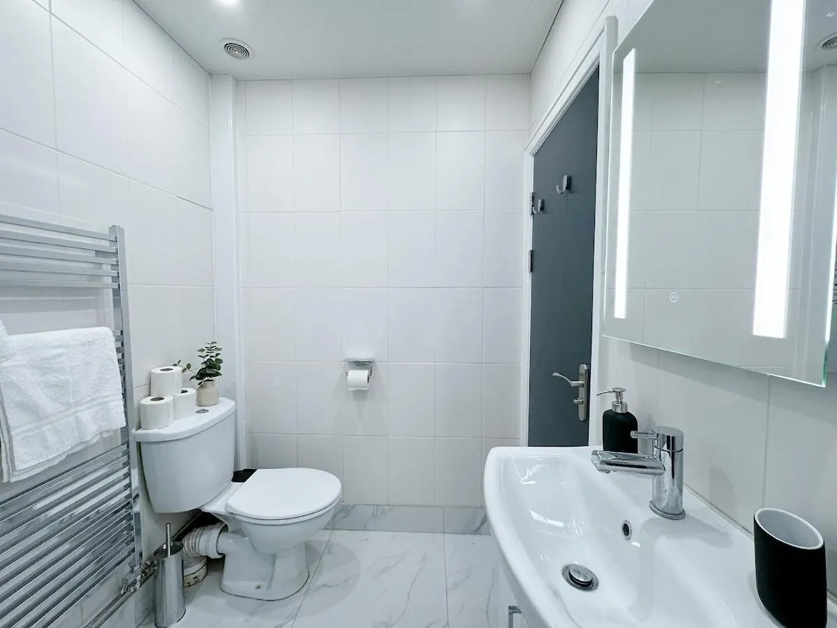 Apartment City Centre Charming 2-Bed Flat With Garden Cardiff