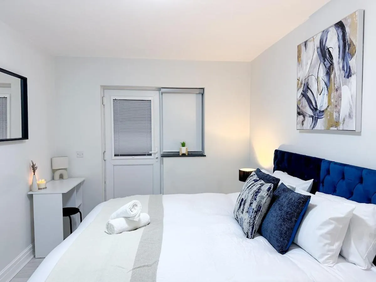 City Centre Charming 2-Bed Flat With Garden Cardiff Apartment